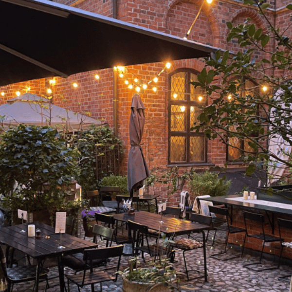 innergård med uteservering i Kockska huset malmö